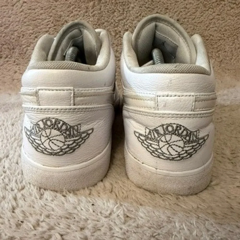 Jordan AJ1 Low Mens White Light Bone Leather Shoes Sneakers 553558-104 Size 10.5